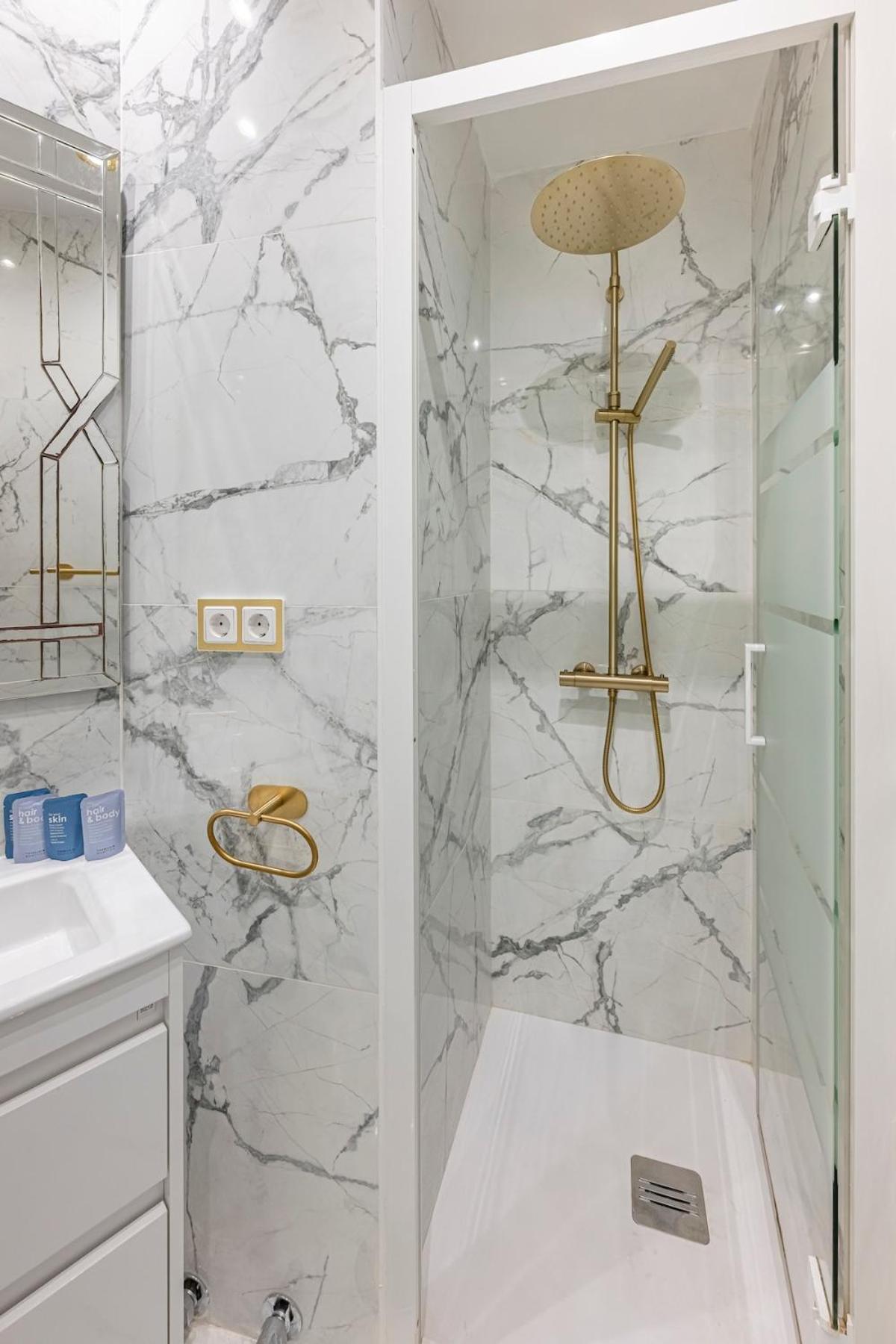 Apartament Modern 1 Bedroom Apartment, Steps From The Sea & Downtown