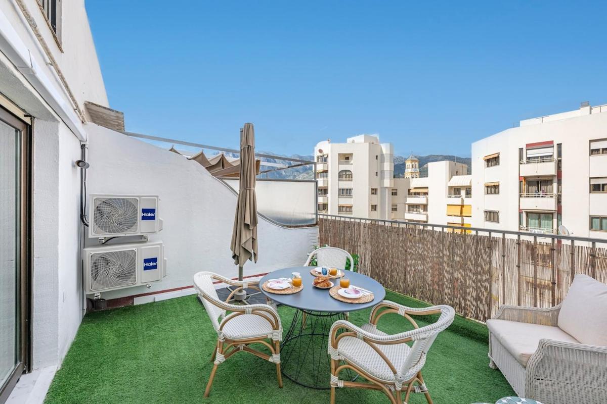 Modern 1 Bedroom Apartment, Steps From The Sea & Downtown *