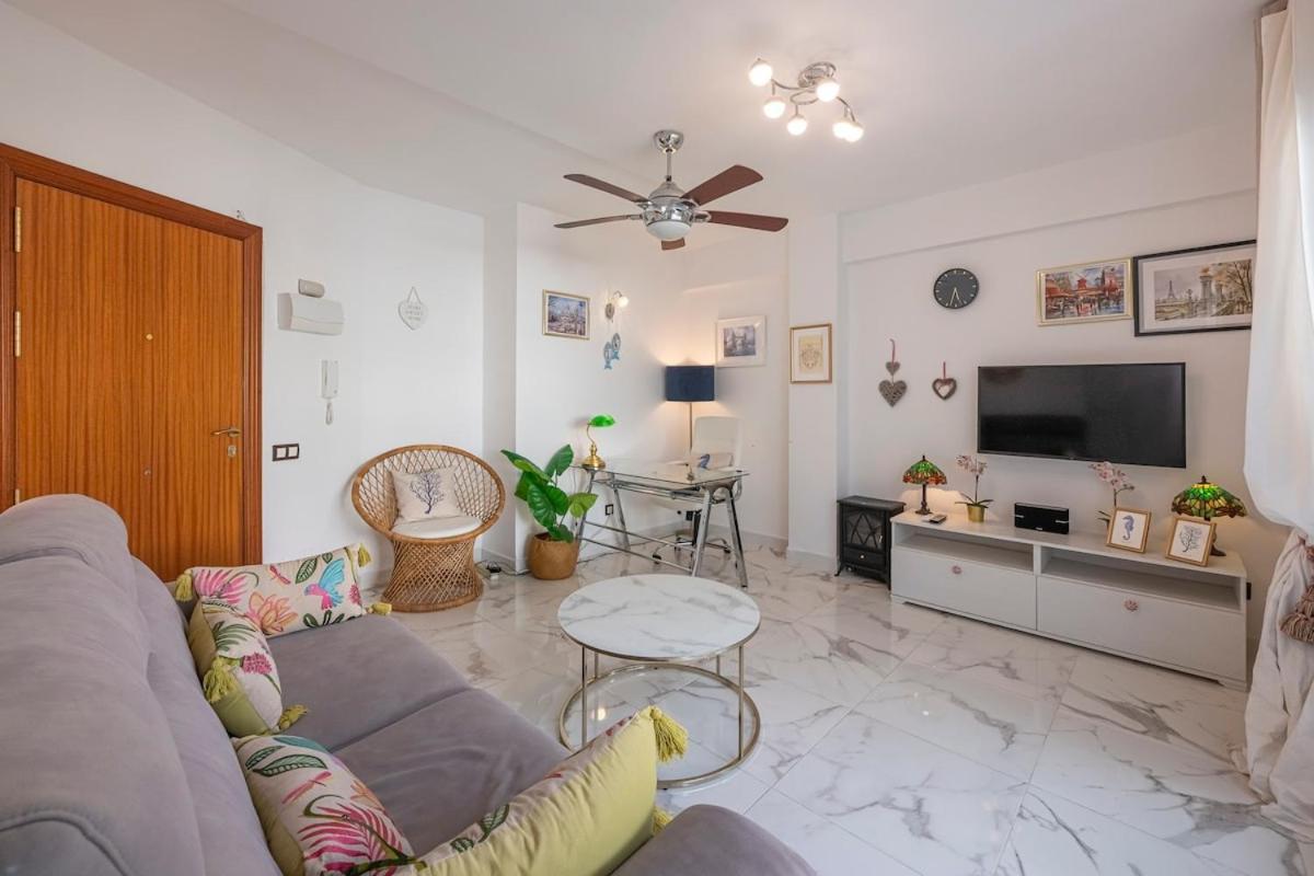 Modern 1 Bedroom Apartment, Steps From The Sea & Downtown Marbella