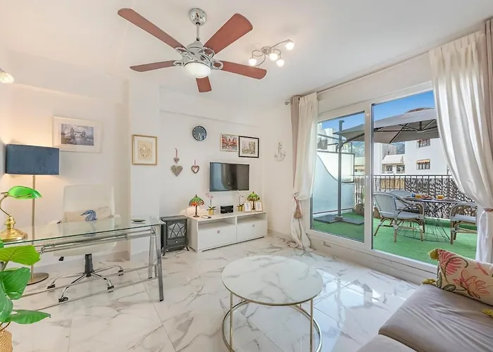 Modern 1 Bedroom Apartment, Steps From The Sea & Downtown