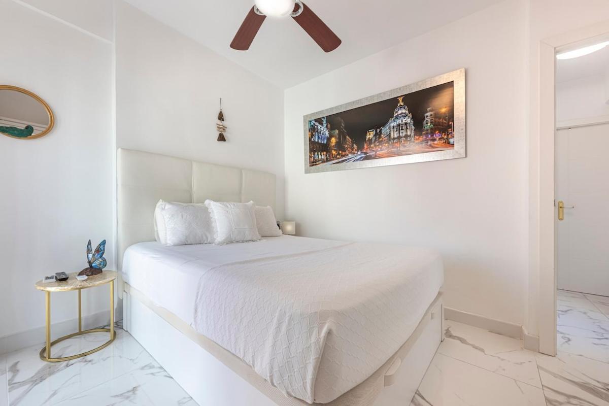 Modern 1 Bedroom Apartment, Steps From The Sea & Downtown Apartment Marbella