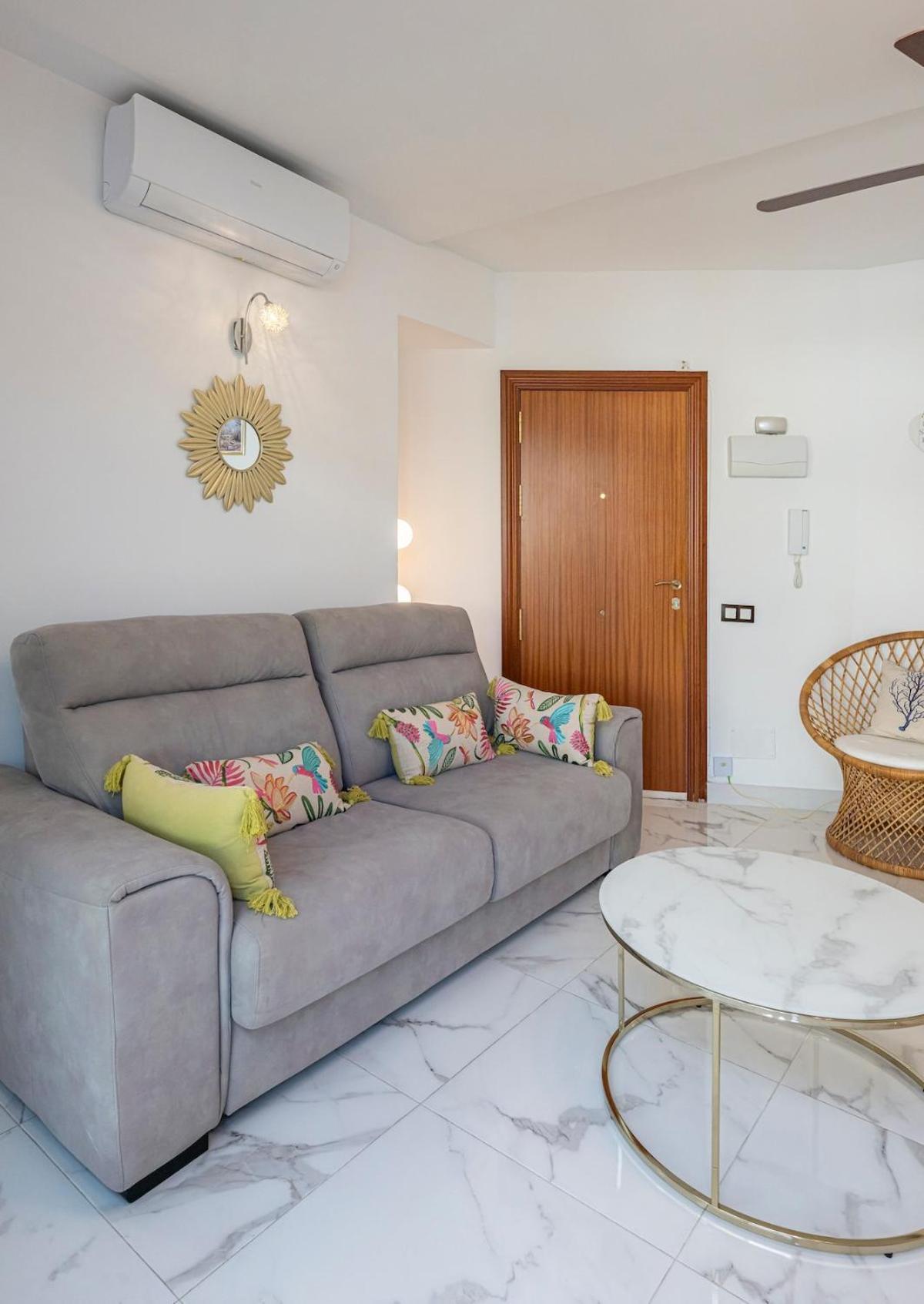 Apartment Modern 1 Bedroom Apartment, Steps From The Sea & Downtown Marbella