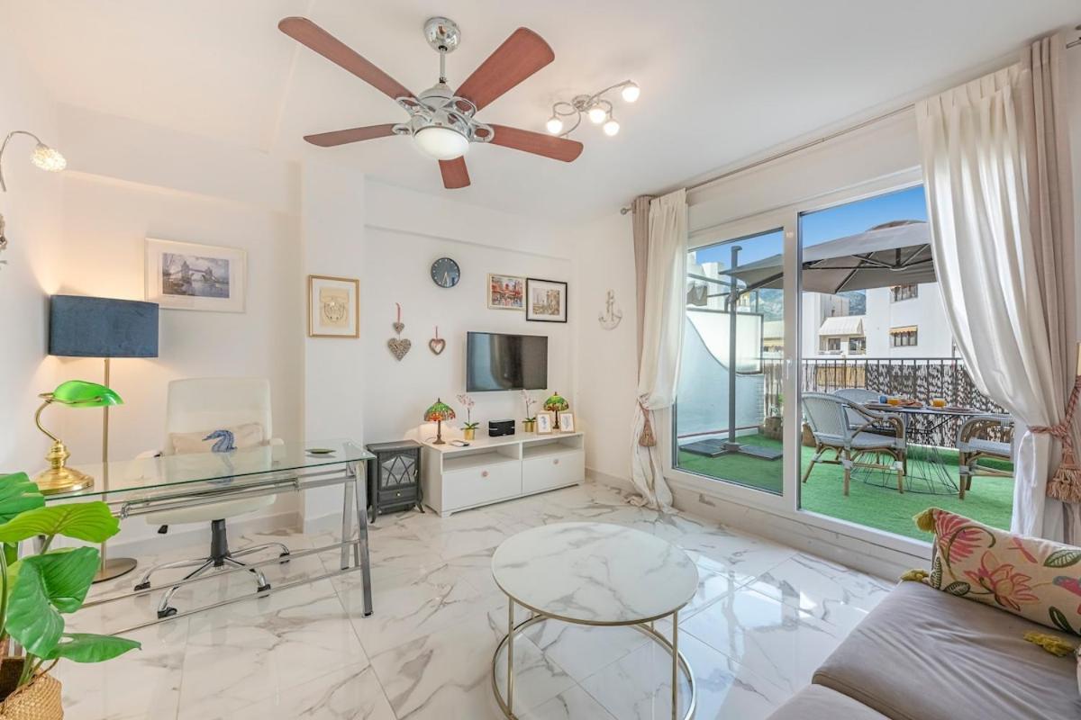 Modern 1 Bedroom Apartment, Steps From The Sea & Downtown Marbella